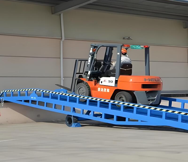 白山移动式卸货平台（叉车用）